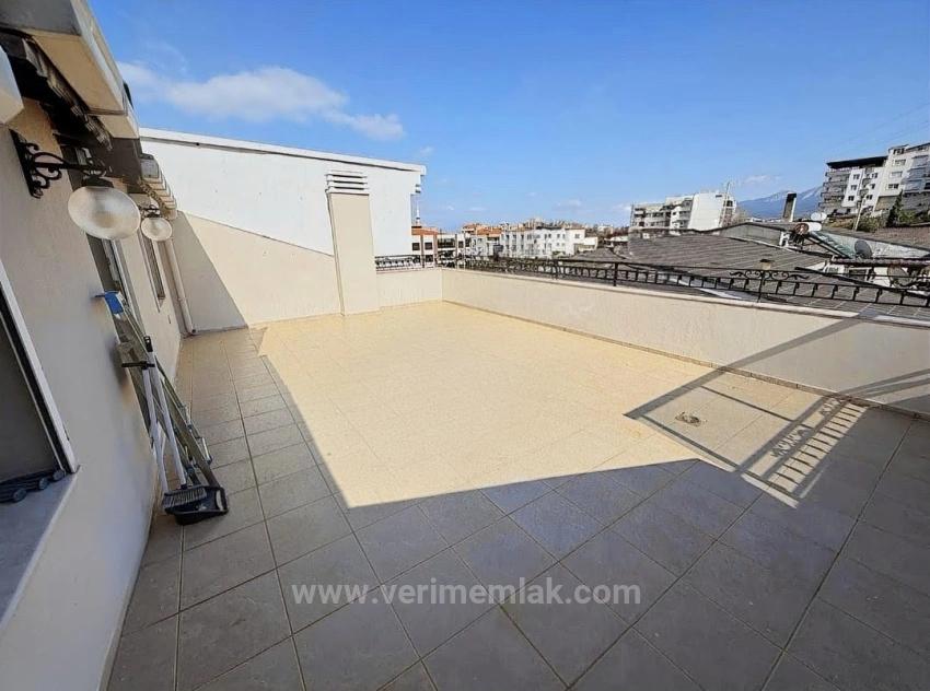 3+1 Maisonette-Wohnung Mit Kamin, Meerblick Und Geräumigem Wohnzimmer Im Herzen Des Viertels Fevzi Çakmak In Urla.
