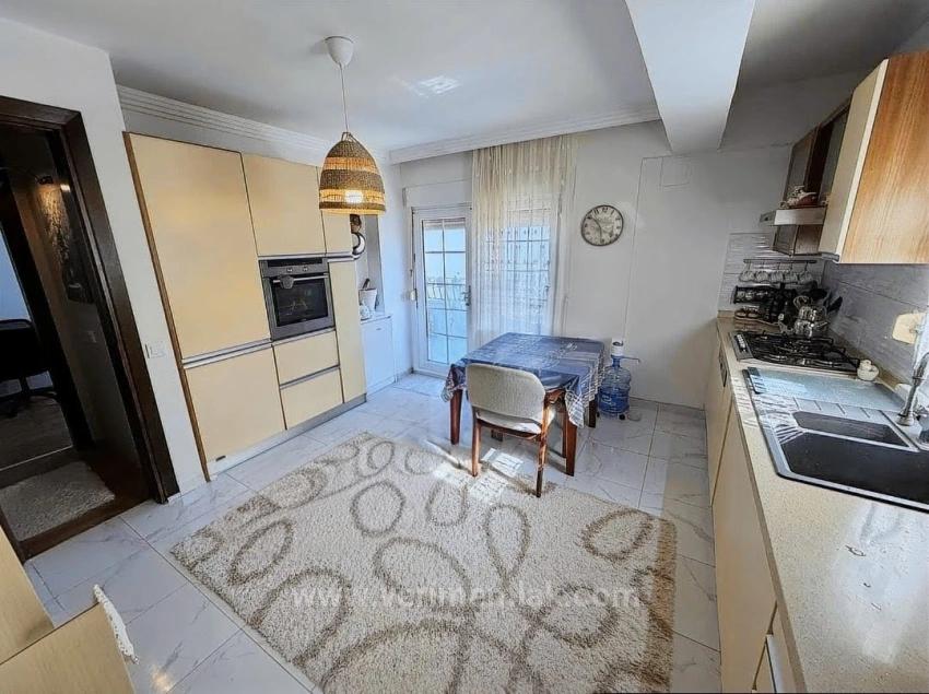 3+1 Maisonette-Wohnung Mit Kamin, Meerblick Und Geräumigem Wohnzimmer Im Herzen Des Viertels Fevzi Çakmak In Urla.