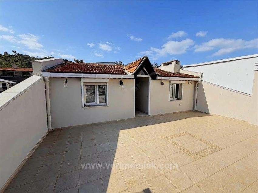 3+1 Maisonette-Wohnung Mit Kamin, Meerblick Und Geräumigem Wohnzimmer Im Herzen Des Viertels Fevzi Çakmak In Urla.