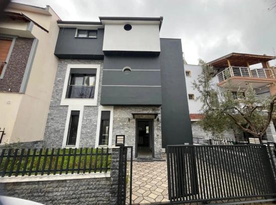 50 M Vom Meer Entfernt In Özdere Orta Mahalle! Modernes Design, Brandneue 3+1 Villa