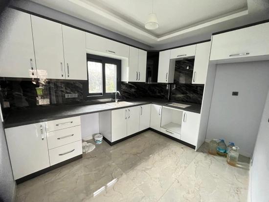 50 M Vom Meer Entfernt In Özdere Orta Mahalle! Modernes Design, Brandneue 3+1 Villa