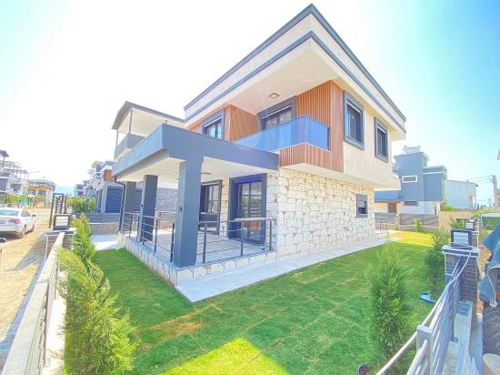 Moderne Und Luxuriöse 3+1-Zimmer-Villa Mit Privatem Pool Zum Verkauf Im Viertel Cumhuriyet, Seferihisar