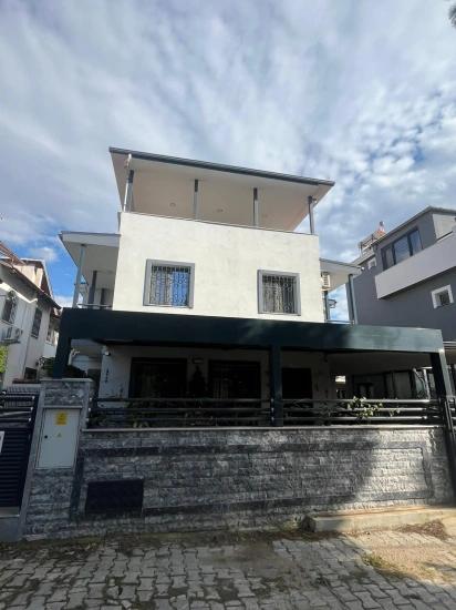 Luxuriöse 3+1 Doppelhaushälfte Mit Großzügigem Garten, 350 Meter Vom Meer Entfernt In Özdere Orta Mahalle!