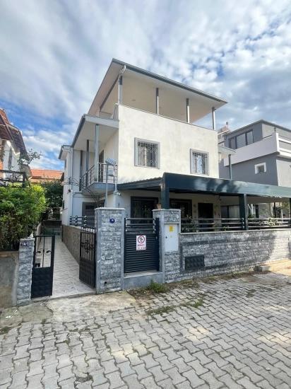 Luxuriöse 3+1 Doppelhaushälfte Mit Großzügigem Garten, 350 Meter Vom Meer Entfernt In Özdere Orta Mahalle!