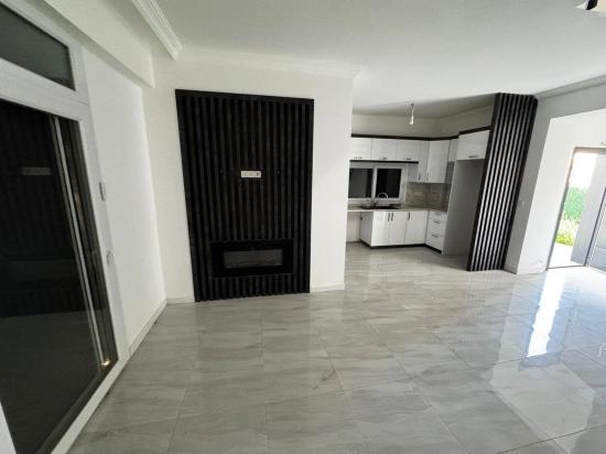 Luxuriöse Und Komfortable 2+1-zimmer-villa In Einer Anlage Mit Olympischem Schwimmbecken In Seferihisar Zu Verkaufen!