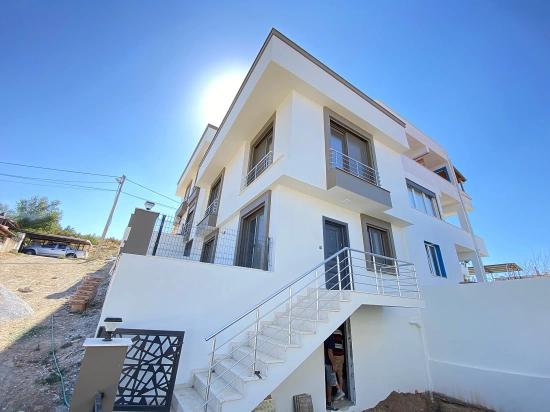 2+1 Villa Zum Verkauf Mit Komplettem Meeresgarten In Seferihisar Ürkmez
