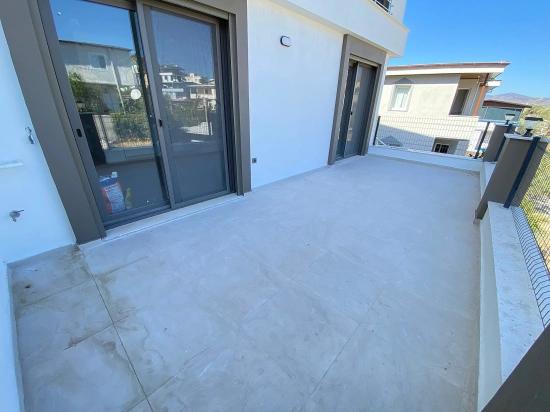 2+1 Villa Zum Verkauf Mit Komplettem Meeresgarten In Seferihisar Ürkmez