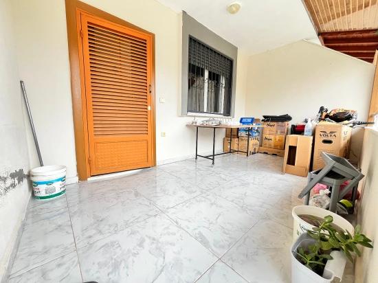 1+1-Apartment Zum Verkauf In Seferihisar/Mersin, 500 M Vom Meer Entfernt, Mit Garten, Keine Weiteren Renovierungsarbeiten Erforderlich.