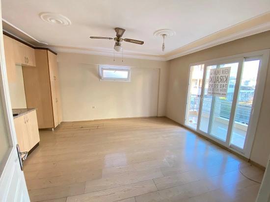 2+1-Zimmer-Wohnung Zur Miete In Seferihisar, Mersin-Gebiet, Nur 100 Meter Vom Meer Entfernt!