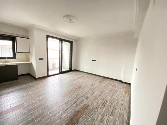 Geräumige Und Moderne 2+1-zimmer-wohnung Mit Aufzug In Seferihisar, Mersin, Zu Vermieten