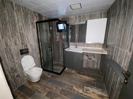 Geräumige Und Moderne 2+1-zimmer-wohnung Mit Aufzug In Seferihisar, Mersin, Zu Vermieten
