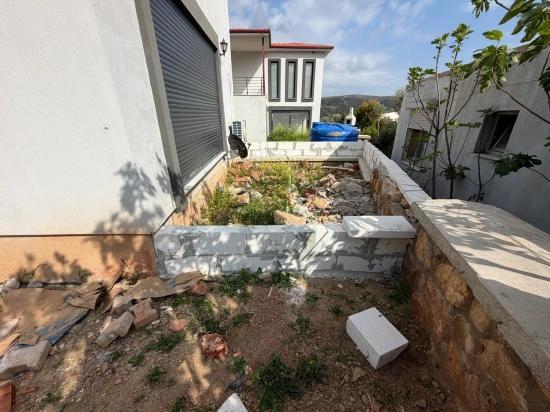 3+1 Villa Zum Verkauf In Seferihisar: Solarbetrieben, Fußbodenheizung, Komplett Möbliert