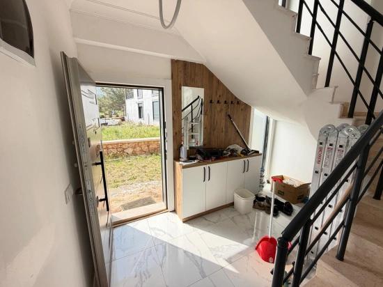 3+1 Villa Zum Verkauf In Seferihisar: Solarbetrieben, Fußbodenheizung, Komplett Möbliert
