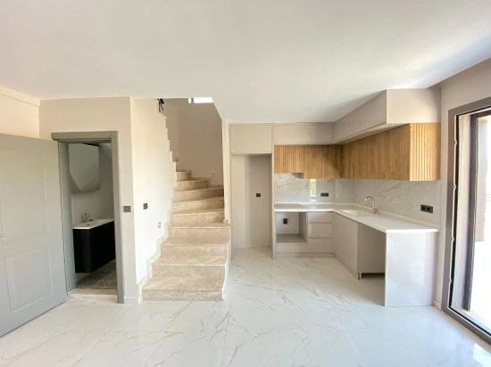 3+1 Freistehende Villa Zum Verkauf In Seferihisar Sakız Ağacı, Direkt Am Meer, Mit Modernem Design.
