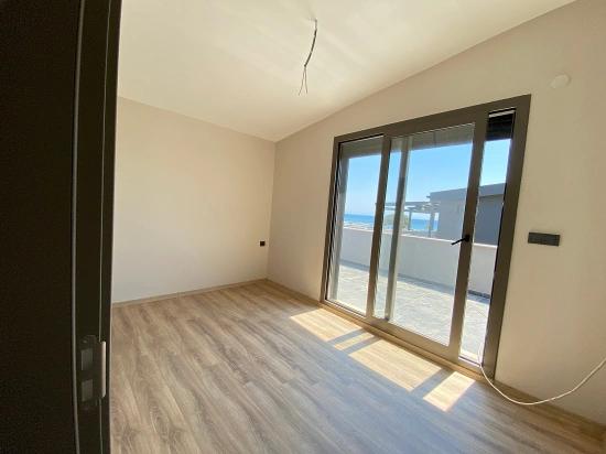 3+1 Freistehende Villa Zum Verkauf In Seferihisar Sakız Ağacı, Direkt Am Meer, Mit Modernem Design.