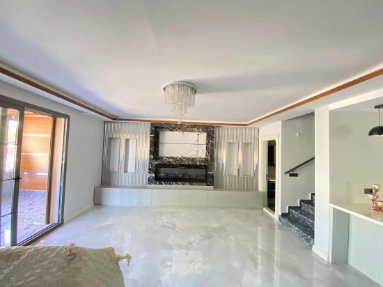 Ultra-luxus-3+1-villa Zum Verkauf Mit Privatem Garten, Direkt Am Meer In Ürkmez