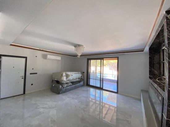 Ultra-luxus-3+1-villa Zum Verkauf Mit Privatem Garten, Direkt Am Meer In Ürkmez