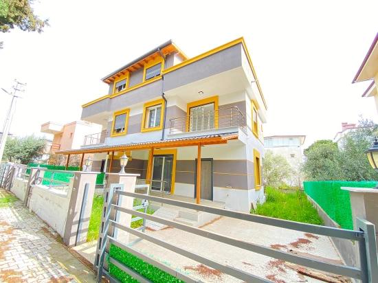 3+1 Villa Zum Verkauf In Doğanbey, Geräumig, Mit Freistehendem Garten, Nahe Dem Meer
