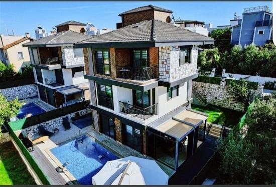 Seferihisar Akarcade, Großer Garten, Freistehender Pool, Luxuriöse 4+1-Villa Zum Verkauf