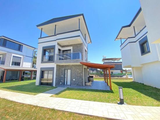 3+1 Freistehende Villa Mit Großem Garten Und Pool Zum Verkauf In Doğanbey