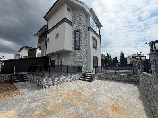 Luxuriöse 3+1-zimmer-villa Mit Privatem Pool, 750 M Vom Meer Entfernt In Seferihisar Cumhuriyet!