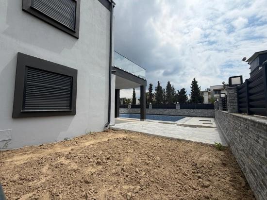 Luxuriöse 3+1-zimmer-villa Mit Privatem Pool, 750 M Vom Meer Entfernt In Seferihisar Cumhuriyet!