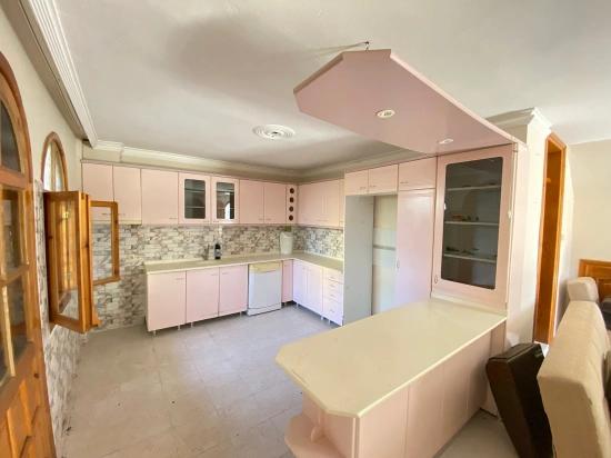 Eine Komplett Freistehende 4+1-zimmer-villa Auf Einem 225 M² Großen Grundstück, Nur 50 Meter Vom Meer Entfernt, In Payamlı, Seferihisar.