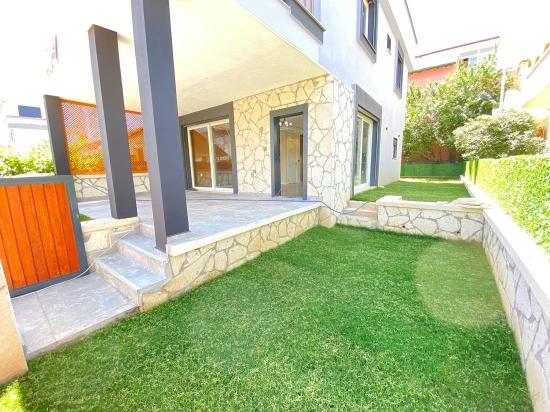 Moderne Architektur In Seferihisar Cumhuriyet: 3+1 Villa Mit Steinmetzarbeiten Und Garten Zu Verkaufen!
