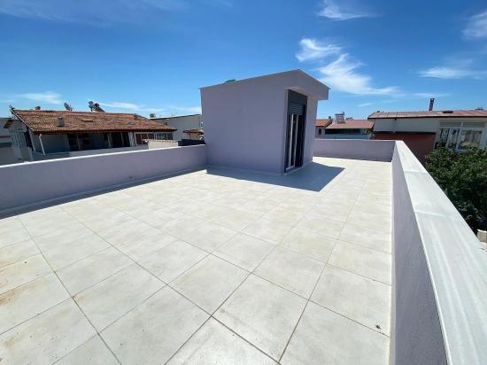 Moderne Architektur In Seferihisar Cumhuriyet: 3+1 Villa Mit Steinmetzarbeiten Und Garten Zu Verkaufen!