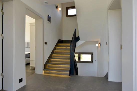Luxuriöse 3+1-zimmer-villa Mit Großem Garten, Parkplatz Und Swimmingpool In Gümüldür