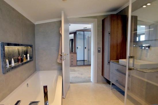Luxuriöse 3+1-zimmer-villa Mit Großem Garten, Parkplatz Und Swimmingpool In Gümüldür