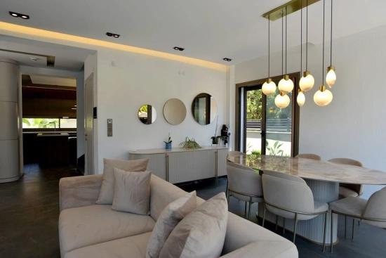 Luxuriöse 3+1-zimmer-villa Mit Großem Garten, Parkplatz Und Swimmingpool In Gümüldür