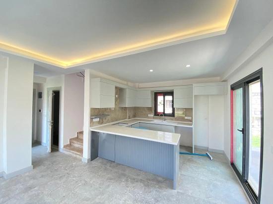 Schwimmbad, Fußbodenheizung, Luxuriöse 4+1-villa Zum Verkauf In Seferihisar