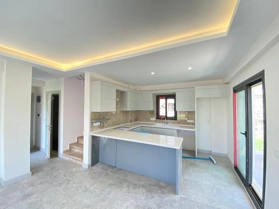 Schwimmbad, Fußbodenheizung, Luxuriöse 4+1-villa Zum Verkauf In Seferihisar