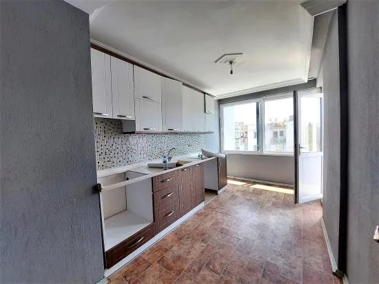 Kostenlose 2+1-wohnung In Seferihisar Bengiler, 300 M Vom Meer Und 50 M Vom Einkaufszentrum Entfernt