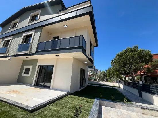 Luxuriöse Freistehende Villa Mit 3+1 Schlafzimmern Und Großzügigem Garten, 400 M Vom Meer Entfernt In Menderes Gümüldür