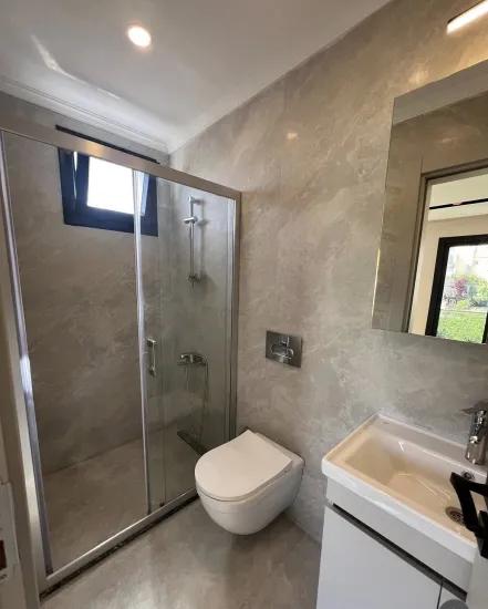 Izmir Özdere 14 Häuser: Eine Riesige 3+1 Villa Mit Großem Garten Und Außenverkleidung Aus Stein Für Hohen Wohnkomfort.