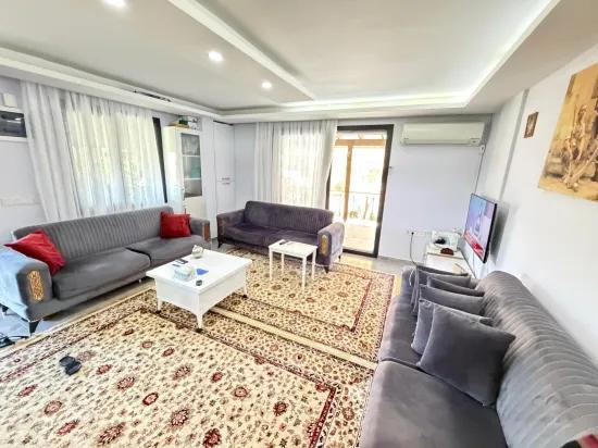 In Seferihisar Cumhuriyet, 650m Vom Meer Entfernt, 4+1 Geräumige Villenartige Luxusvilla Mit Großem Garten Zum Verkauf!