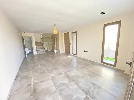 Seferihisar Mersin Bereich Dem Meer 350 m, Schwimmbeckenbesitzend Und Fußbodenheizungsbesitzend Luxus Eckvilla