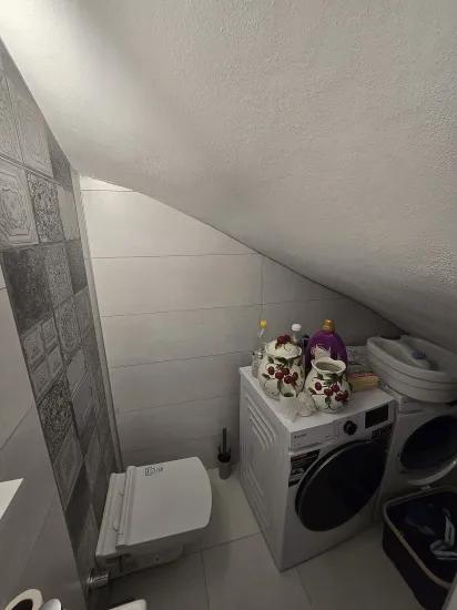 In Seferihisar Ürkmez, eine etwa 600 m entfernte, großzügige gartenumschlossene 3+1 Sommerhaus-villa