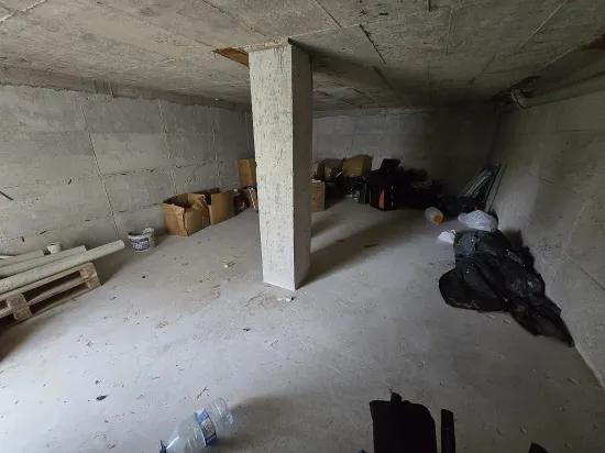 In Seferihisar Ürkmez, eine etwa 600 m entfernte, großzügige gartenumschlossene 3+1 Sommerhaus-villa