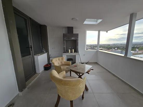 In Seferihisar Ürkmez, eine etwa 600 m entfernte, großzügige gartenumschlossene 3+1 Sommerhaus-villa