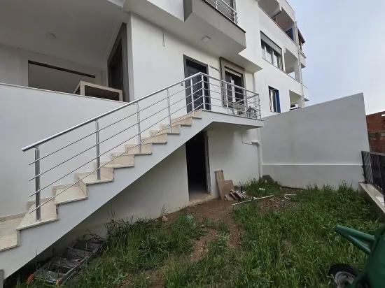 In Seferihisar Ürkmez, eine etwa 600 m entfernte, großzügige gartenumschlossene 3+1 Sommerhaus-villa