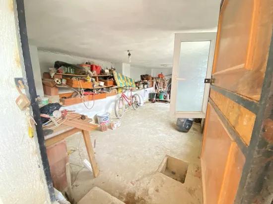 In Seferihisar Atatürk Mah. befindet sich eine vollständig unabhängige Villa mit voller Meeresaussicht, 4+1 Zimmer, zum Verkauf