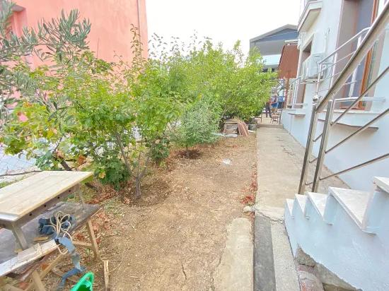 In Seferihisar Atatürk Mah. befindet sich eine vollständig unabhängige Villa mit voller Meeresaussicht, 4+1 Zimmer, zum Verkauf