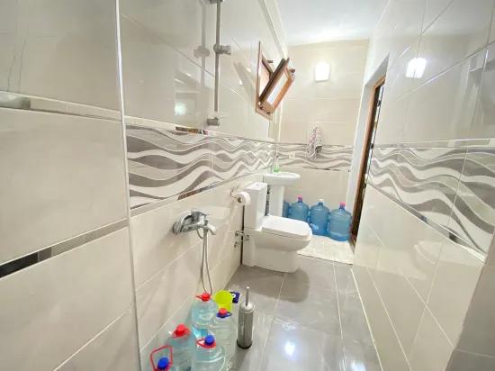 In Seferihisar Atatürk Mah. befindet sich eine vollständig unabhängige Villa mit voller Meeresaussicht, 4+1 Zimmer, zum Verkauf