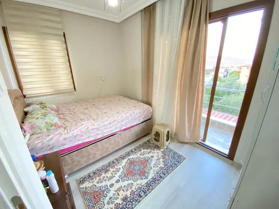 In Seferihisar Atatürk Mah. befindet sich eine vollständig unabhängige Villa mit voller Meeresaussicht, 4+1 Zimmer, zum Verkauf
