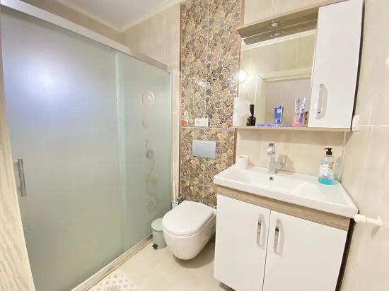 In Seferihisar Atatürk Mah. befindet sich eine vollständig unabhängige Villa mit voller Meeresaussicht, 4+1 Zimmer, zum Verkauf