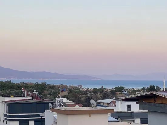 In Seferihisar Atatürk Mah. befindet sich eine vollständig unabhängige Villa mit voller Meeresaussicht, 4+1 Zimmer, zum Verkauf