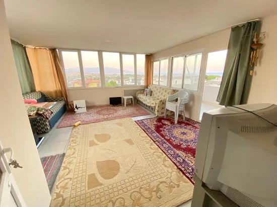 In Seferihisar Atatürk Mah. befindet sich eine vollständig unabhängige Villa mit voller Meeresaussicht, 4+1 Zimmer, zum Verkauf